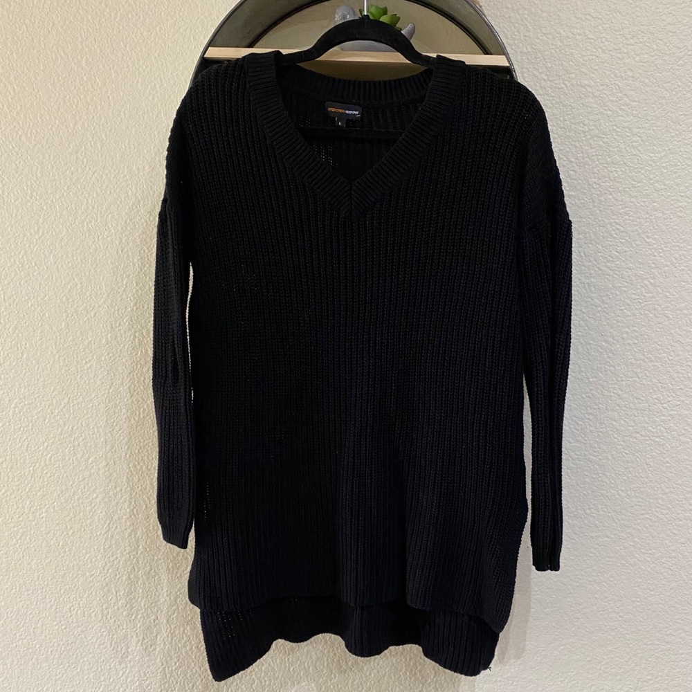 Black v neck sweater
